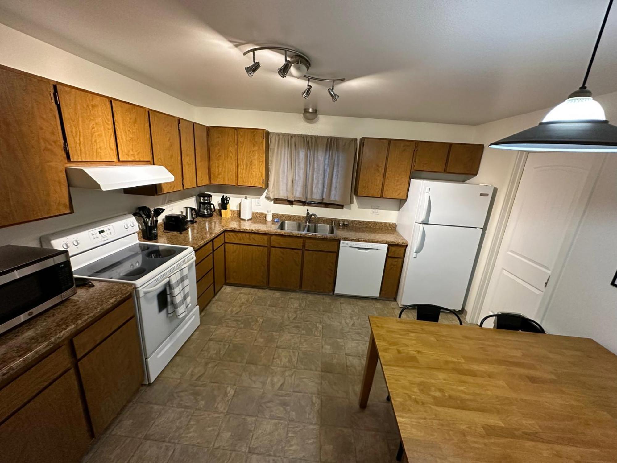 Anchorage! Furnished Two Bedroom With High Speed Wifi Anchorage