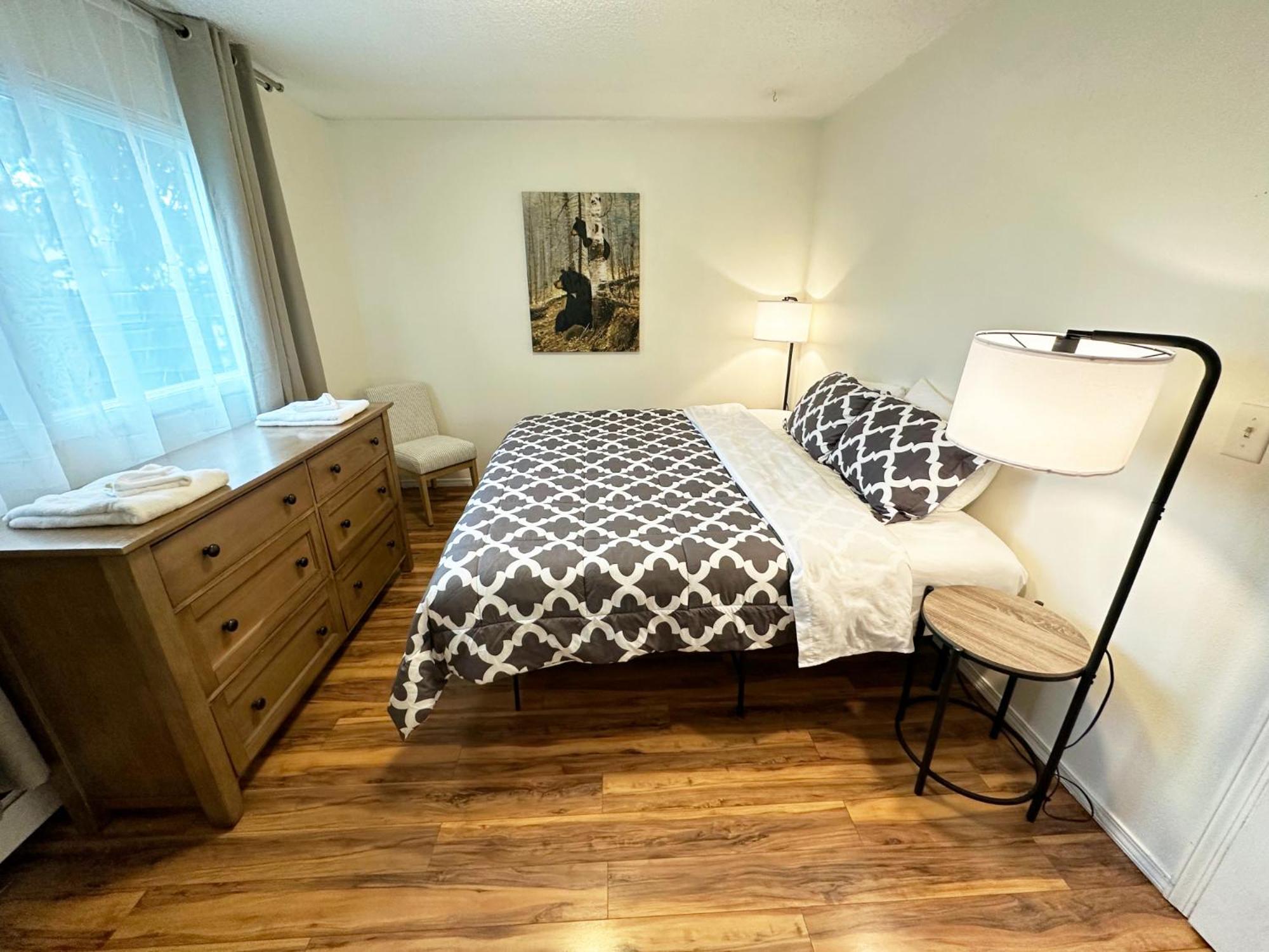 Anchorage! Furnished Two Bedroom With High Speed Wifi Apartment *
